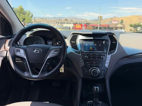 Used 2017 Hyundai Santa Fe SE FWD image 15