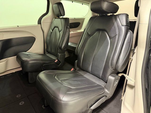 Used 2022 Chrysler Pacifica Touring-L FWD image 28