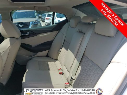Used 2017 Nissan Maxima Platinum FWD image 28