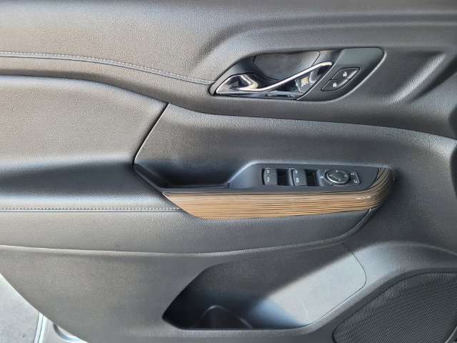Used 2021 GMC Acadia SLE FWD image 18