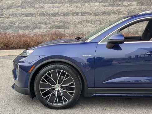 New 2026 Porsche Macan 4 Electric AWD/4WD image 11