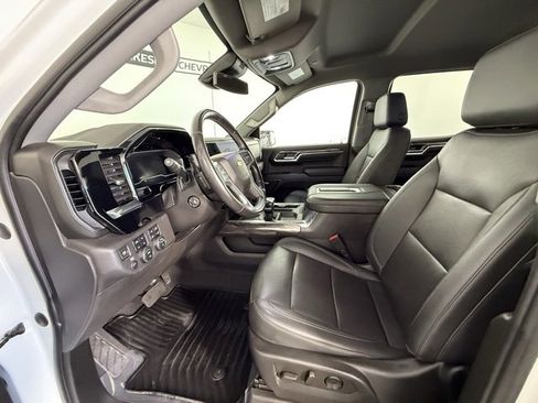 Used 2022 Chevrolet Silverado 1500 LTZ w/ Z71 Off-Road Package image 14