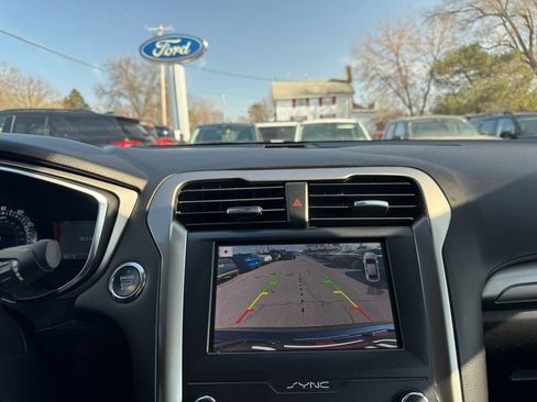 Used 2019 Ford Fusion SE image 24