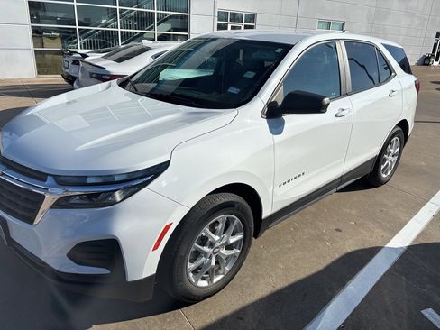 Certified 2022 Chevrolet Equinox LS w/ LS Convenience Package image 1