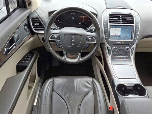 Used 2020 Lincoln Nautilus Reserve image 11
