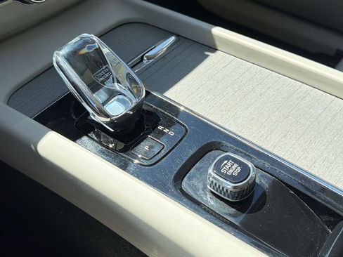 Used 2023 Volvo XC60 B5 Ultimate image 17