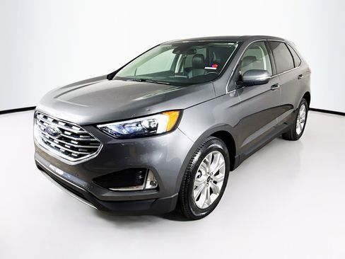 Used 2023 Ford Edge Titanium image 4