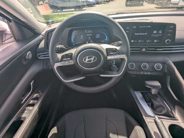 Used 2026 Hyundai Elantra SE FWD image 16