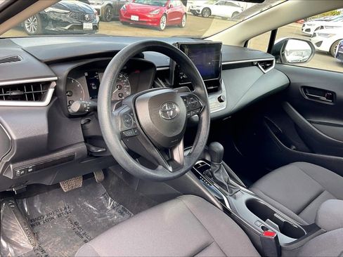 Used 2025 Toyota Corolla LE image 11
