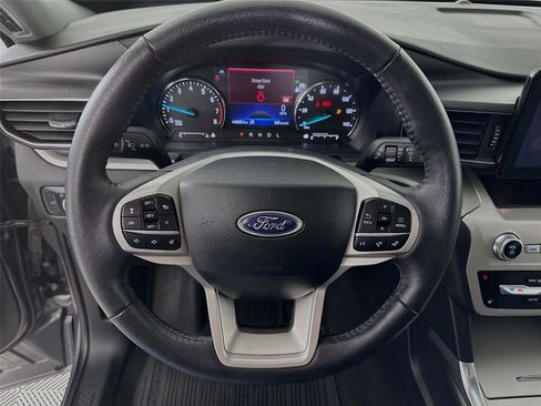 Used 2024 Ford Explorer XLT w/ Equipment Group 202A AWD/4WD image 19