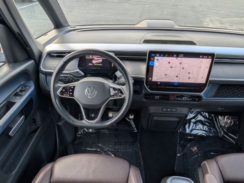 Used 2025 Volkswagen ID. Buzz Pro S Plus RWD image 18
