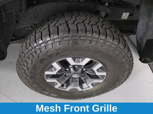 Used 2021 Toyota Tacoma TRD Off-Road w/ Technology Package AWD/4WD image 12