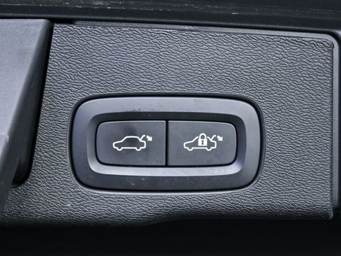 Certified 2023 Volvo XC60 B5 Ultimate w/ Climate Package FWD image 33