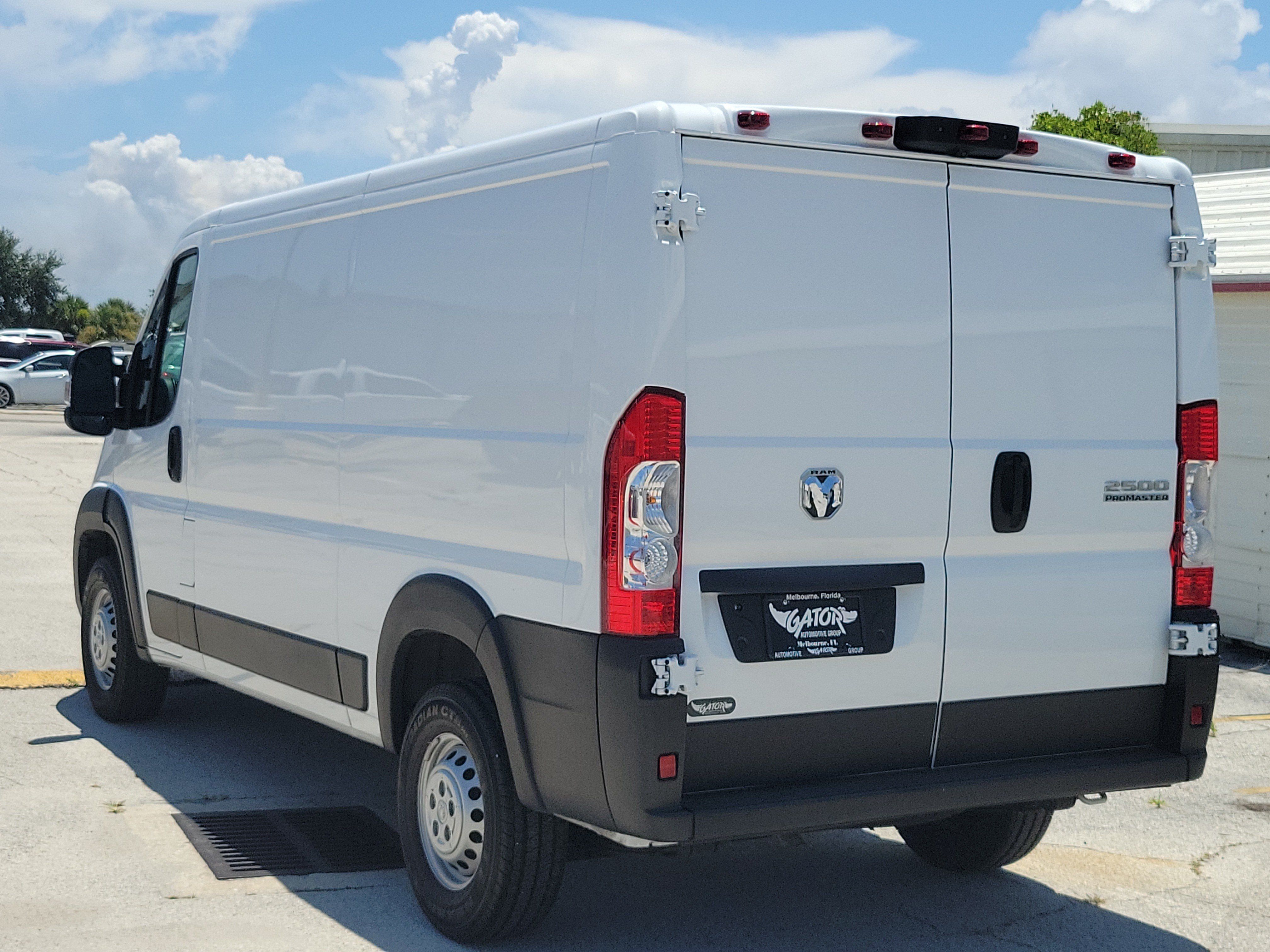 Used 2025 RAM ProMaster 2500 w/ Convenience Group FWD image 3