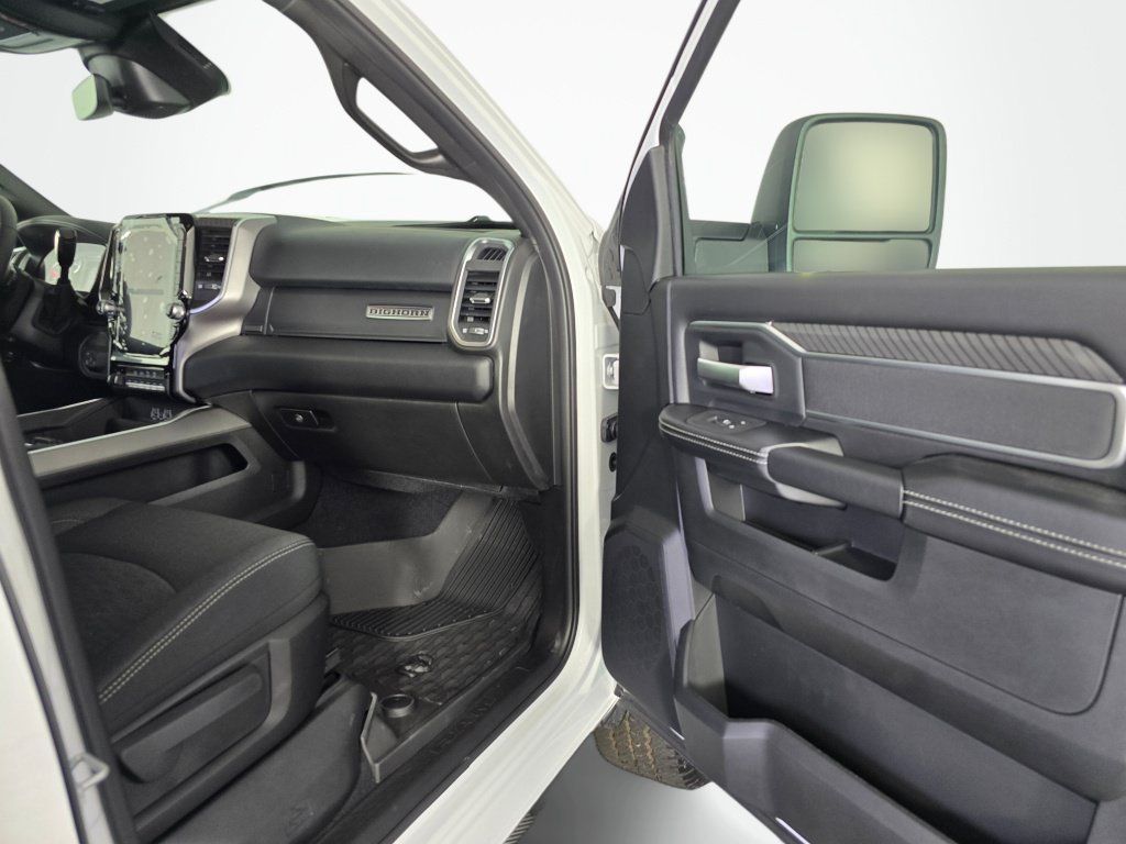 New 2026 RAM 3500 Big Horn AWD/4WD image 36