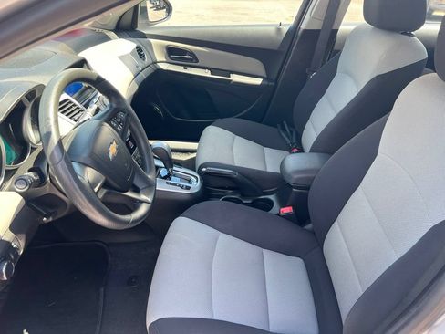 Used 2015 Chevrolet Cruze LS FWD image 4