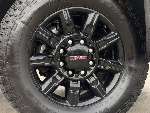 Used 2024 GMC Sierra 2500 AT4 image 9