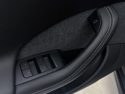 Used 2021 Tesla Model S Plaid image 16