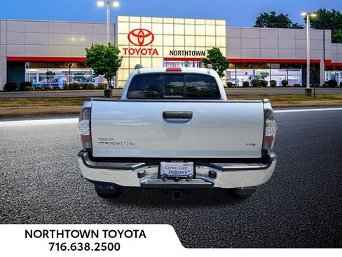 Used 2011 Toyota Tacoma 4x4 Double Cab w/ TRD Off-Road Pkg image 13
