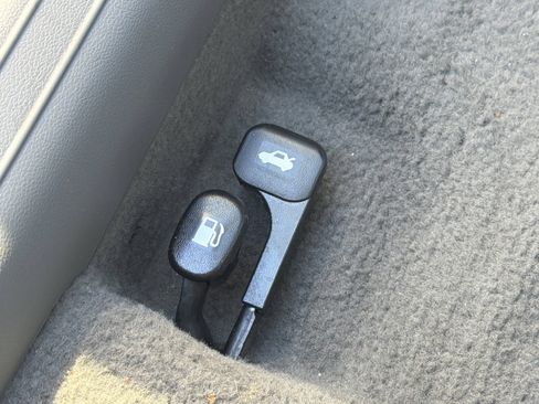 Used 2025 Hyundai Elantra SE image 24