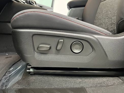 Used 2026 Chevrolet Colorado Z71 AWD/4WD image 13