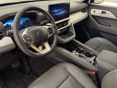 New 2026 Ford Explorer Active w/ Active Comfort Package image 4