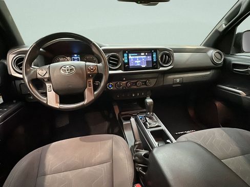 Used 2019 Toyota Tacoma TRD Off-Road w/ Technology Package AWD/4WD image 23