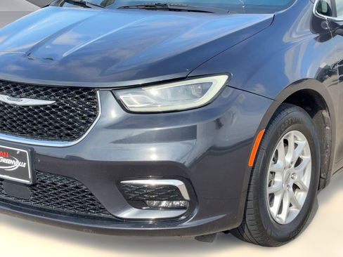 Used 2021 Chrysler Pacifica Touring-L image 10