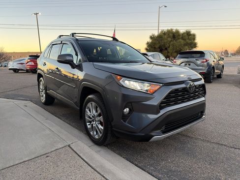 Used 2021 Toyota RAV4 XLE Premium image 5