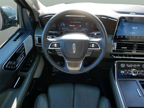 Used 2022 Lincoln Navigator Black Label image 16