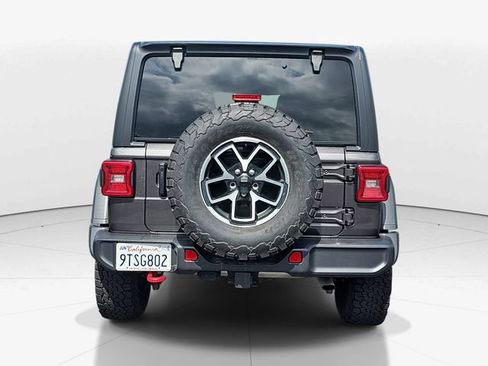 Used 2025 Jeep Wrangler Unlimited Rubicon AWD/4WD image 4