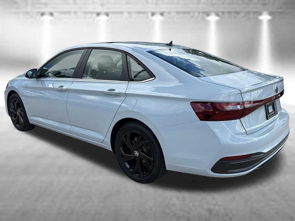 Certified 2026 Volkswagen Jetta SE w/ Black Wheel Package FWD image 4