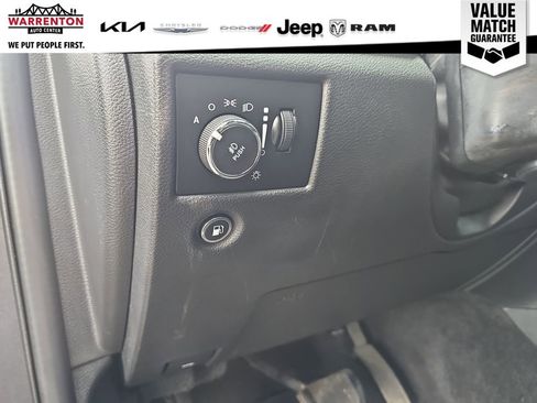 Used 2018 Jeep Grand Cherokee Altitude image 17