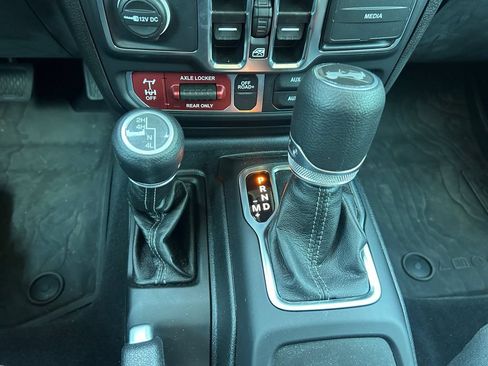 Used 2025 Jeep Wrangler Unlimited Sport AWD/4WD image 34