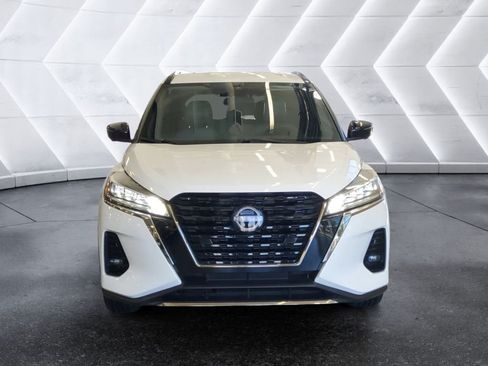 Used 2023 Nissan Kicks SR w/ SR Premium Package FWD image 2