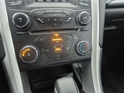 Used 2015 Ford Fusion SE image 31