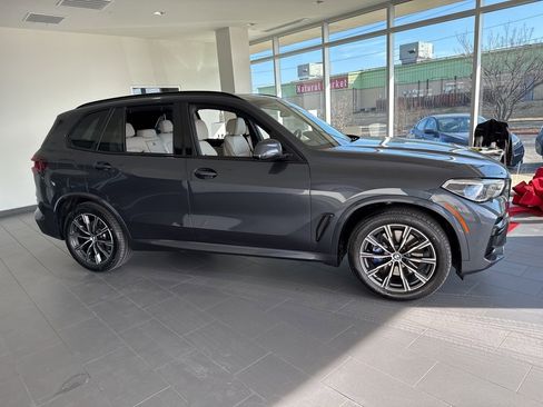 Used 2022 BMW X5 xDrive40i w/ M Sport Package image 1