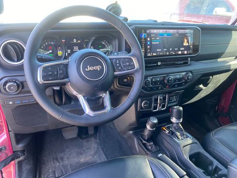 Used 2024 Jeep Wrangler Unlimited Sahara w/ Technology Group AWD/4WD image 10