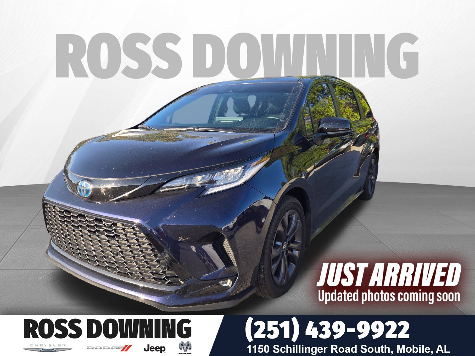 Used 2025 Toyota Sienna XSE w/ XSE Plus Package FWD image 1