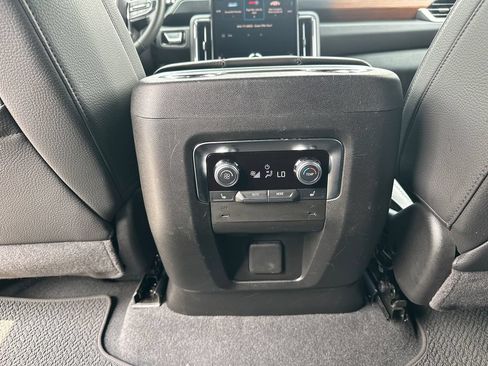 Used 2025 GMC Yukon XL Denali AWD/4WD image 24