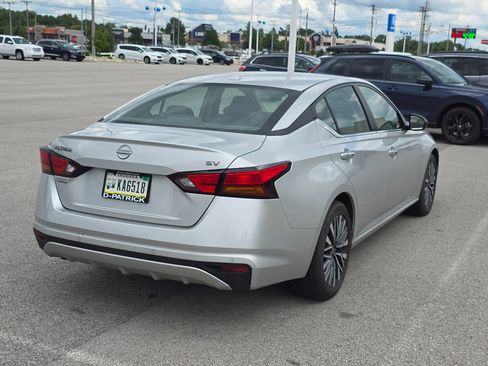 Used 2024 Nissan Altima 2.5 SV FWD image 3