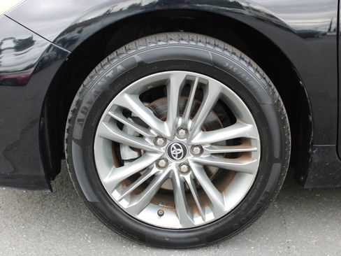 Used 2017 Toyota Camry SE FWD image 14