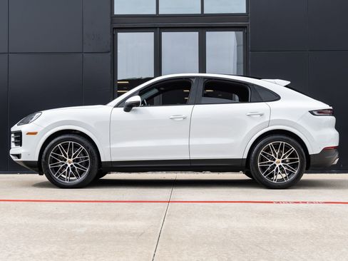 Used 2025 Porsche Cayenne Coupe w/ Premium Package Plus AWD/4WD image 2