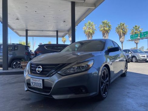 Used 2018 Nissan Altima 2.5 SR w/ SR Midnight Edition FWD image 2