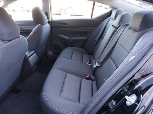 Used 2025 Nissan Altima 2.5 SV image 9