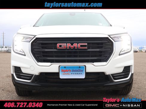 Used 2024 GMC Terrain SLE image 32