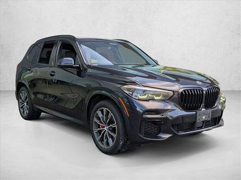 Used 2022 BMW X5 M50i image 3