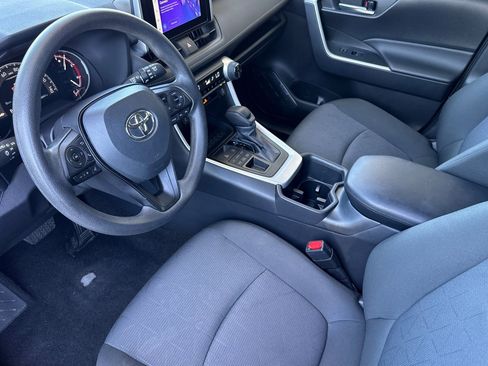Used 2025 Toyota RAV4 XLE AWD/4WD image 4