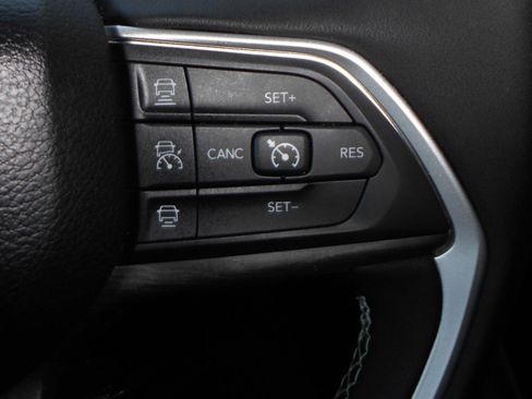 Certified 2024 Jeep Grand Cherokee Limited w/ Black Appearance Package image 22