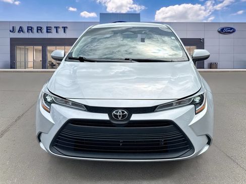 Used 2023 Toyota Corolla LE FWD image 2